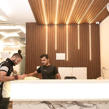 Holy Land Hotel Варанаси Екстериор снимка