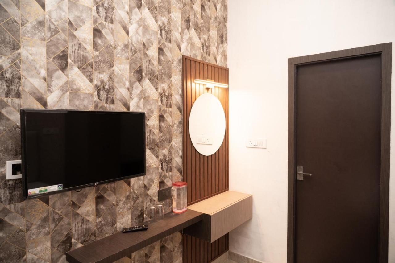 Holy Land Hotel Варанаси Екстериор снимка