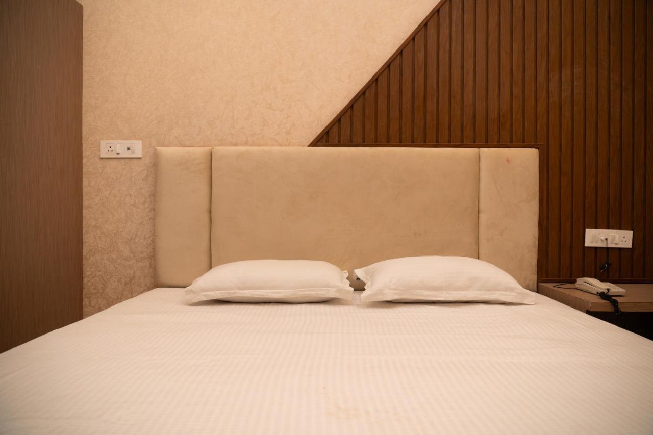 Holy Land Hotel Варанаси Екстериор снимка