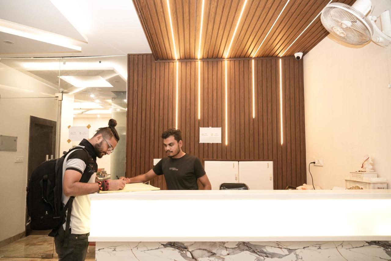 Holy Land Hotel Варанаси Екстериор снимка